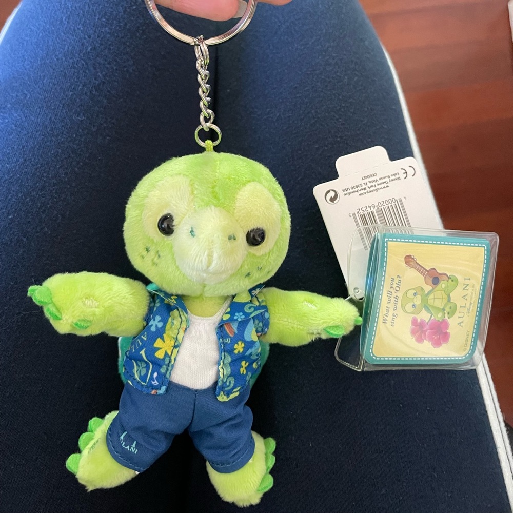 Disney Duffy and Friends Olu plush keychain